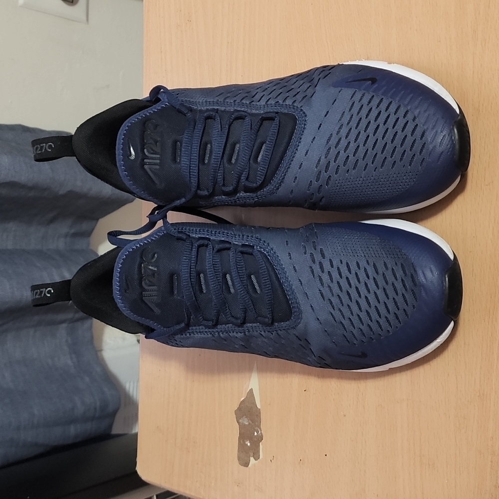 NIKE AIRMAX 270 SIZE 10, NAVY BLUE, WHITE.